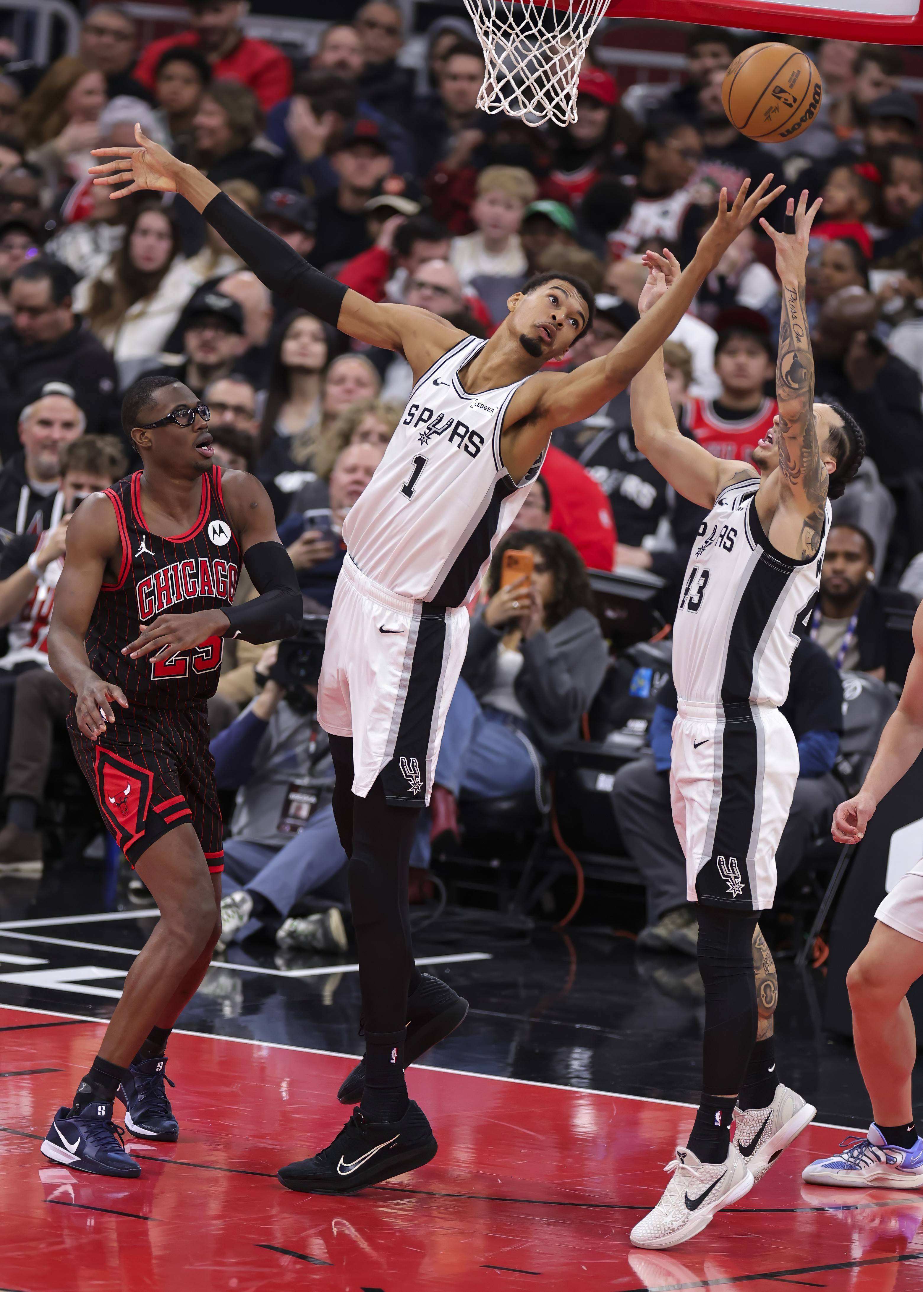 包含公牛主场大胜魔术,拉文高效表现引领球队的词条 包含公牛主场大胜魔术,拉文高效表现引领球队的词条