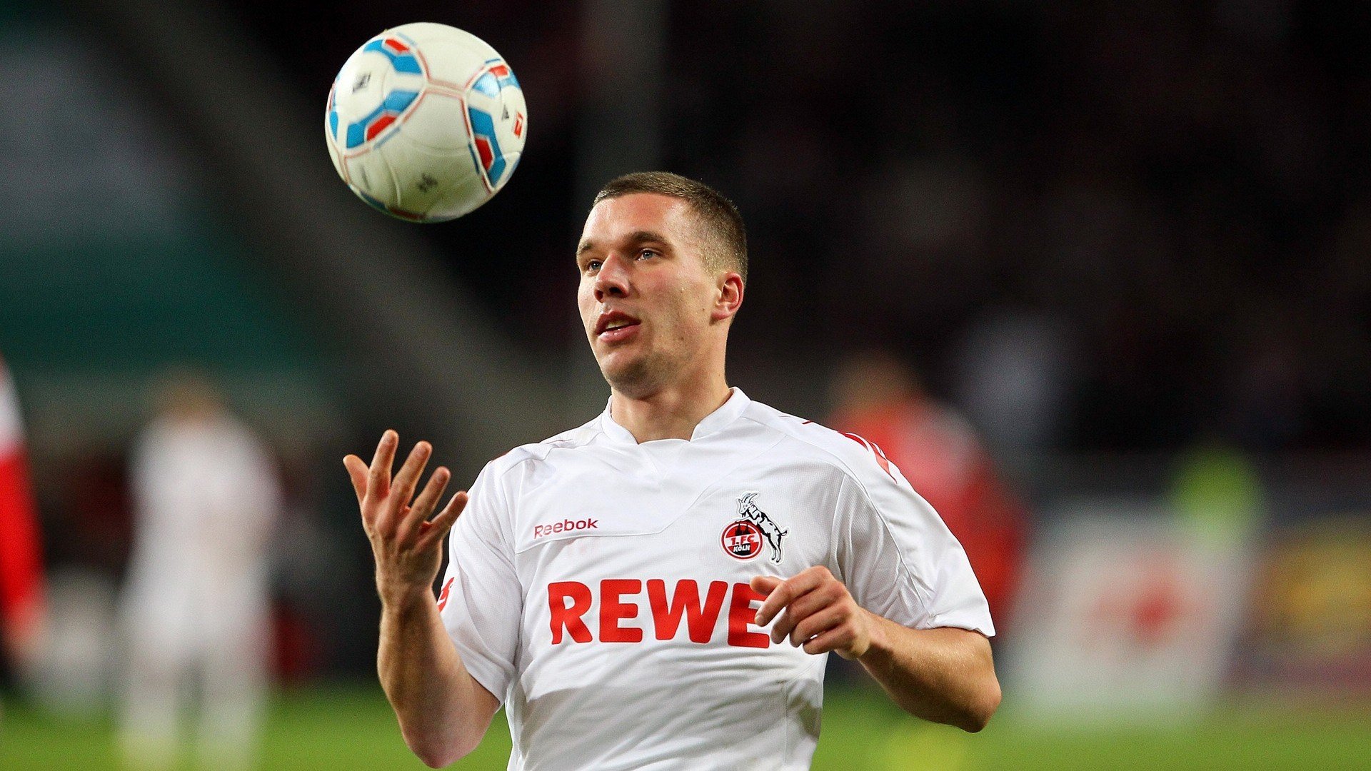 赛道之外的热度，德里赫特状态火热，F1年度争冠之夜的跨界回响