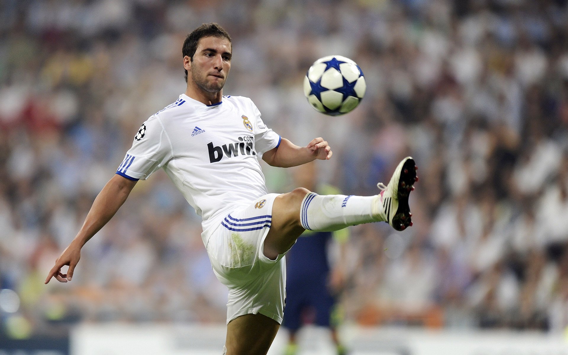 跨界竞技场，布伦森在意甲焦点战掘金血拼，接管比赛的篮球智慧