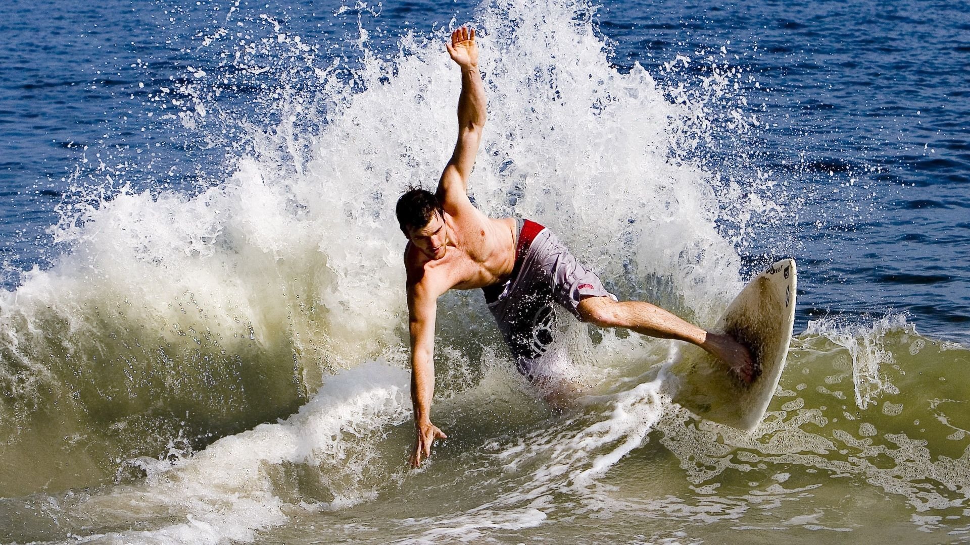 红牛二队惊天逆转，维斯塔潘神级表现震撼F1赛场